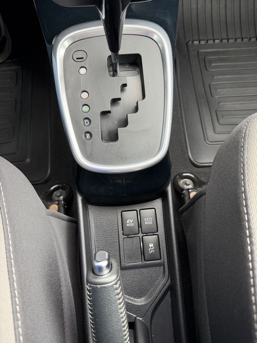 Toyota yaris 1.5 Hsd Square Collection  1 dono