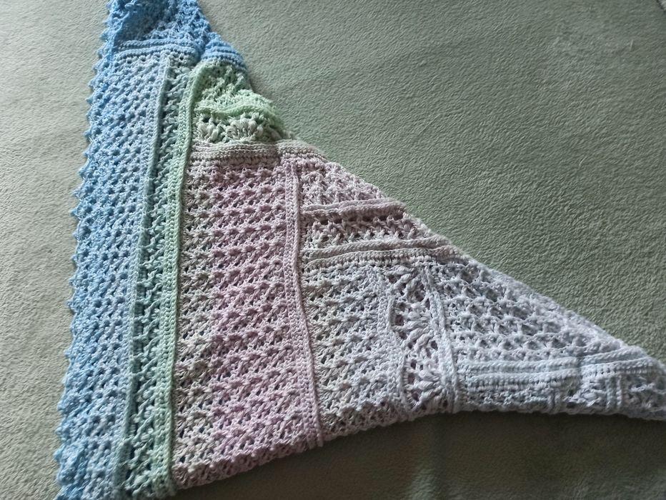 Symetryczna duża pastelowa chusta handmade