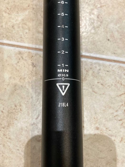 Espigão de selim telescópico Canyon Iridium.