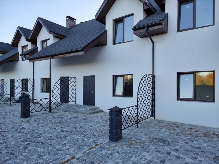 Будинок біля лісу - продаж без коміссії. Бровари. Центр.