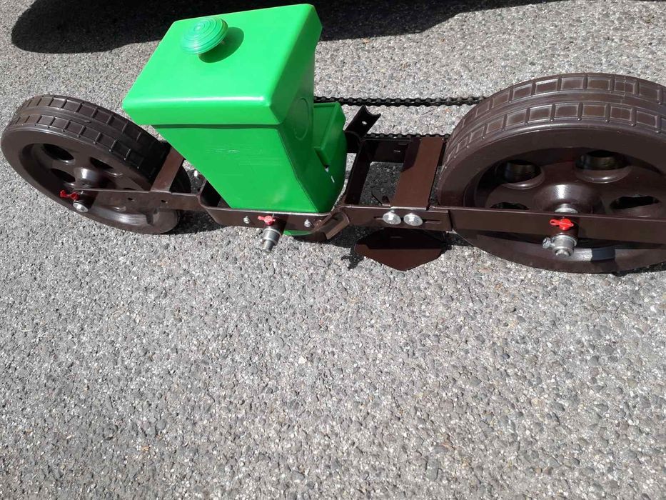 Сівалки ручні (точного висіву), є різні види.