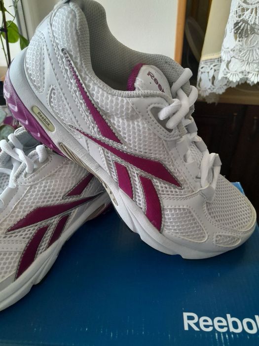 Розпродаж Оригінальних жіночих кросівки Reebok(Опт), Adidas, Puma.