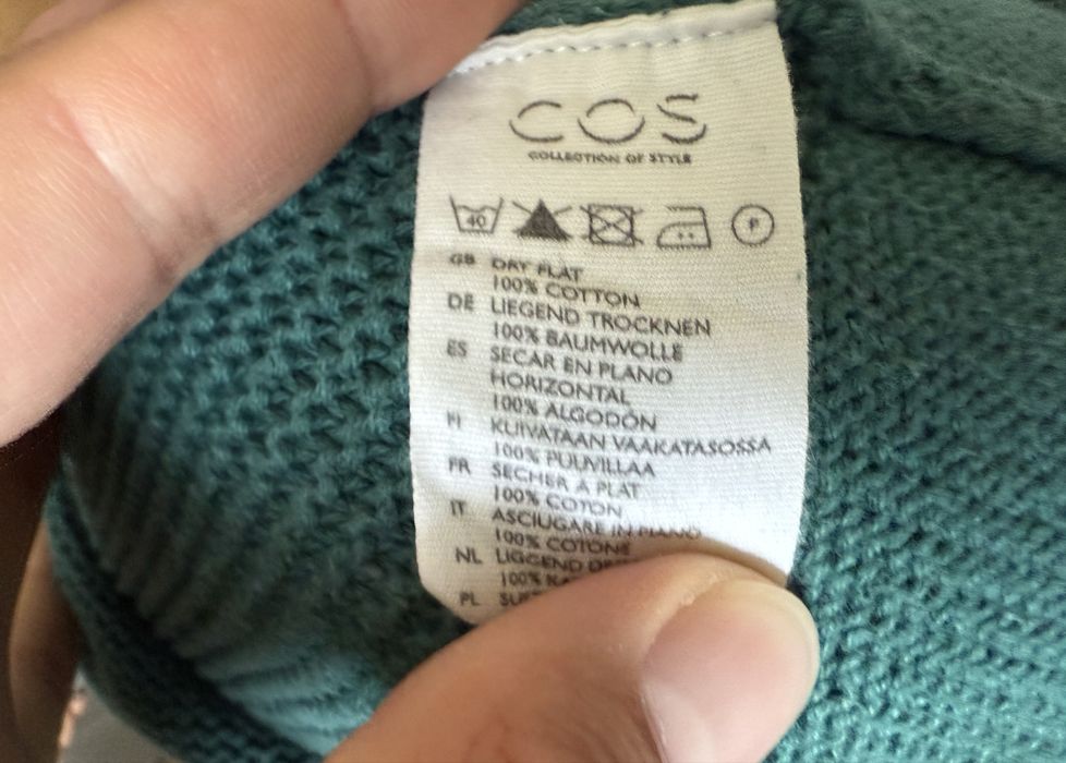 Zielony sweter COS