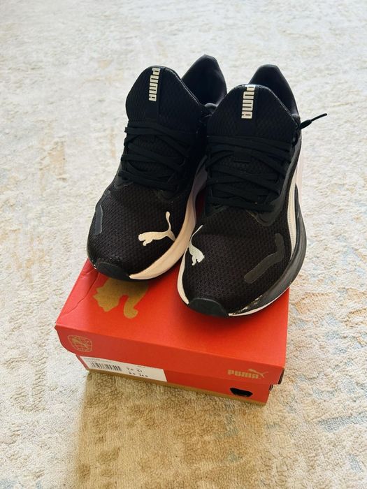 Кросівки Puma.