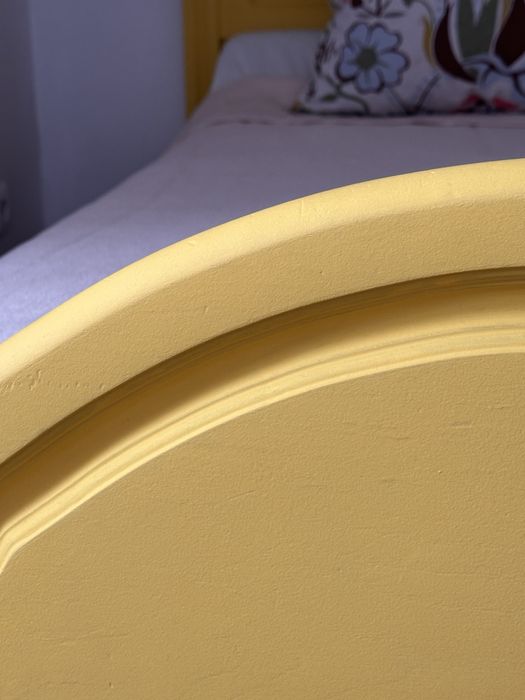 Cama juvenil individual em madeira