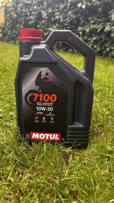 Olej motul 10W30