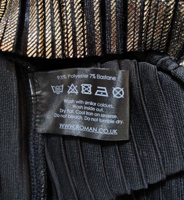 Нарядноe, ассиметричное, блестящее платье длинные рукава, плиссе roman