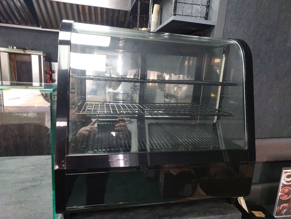 Настольная холодильная витрина EWT INOX RTW-100L.