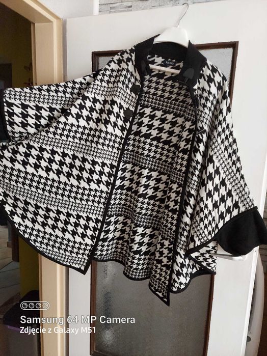 Poncho damskie ciepłe czarno białe,roz.L