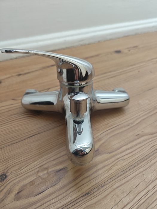 Torneira e cabeça/mangueira de chuveiro