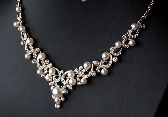 Naszyjnik i ozdoba do włosów, biżuteria ślubna