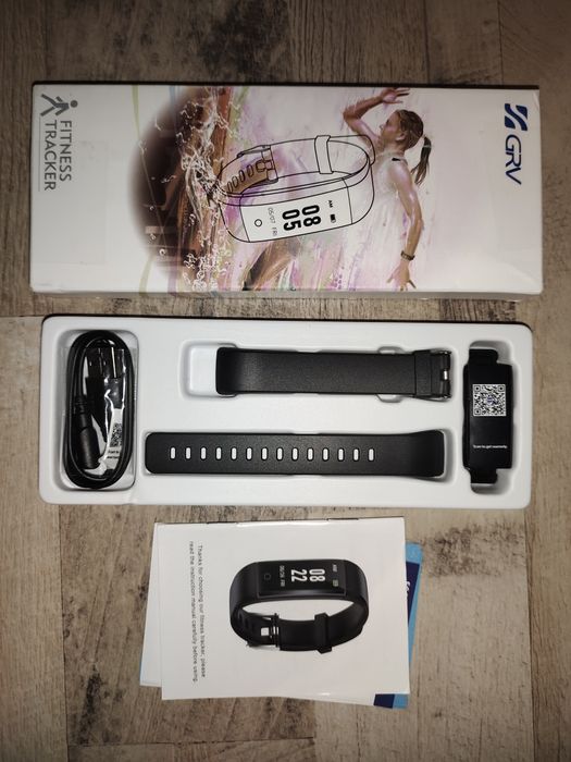Новий фітнес-браслет GRV Fitness Tracker