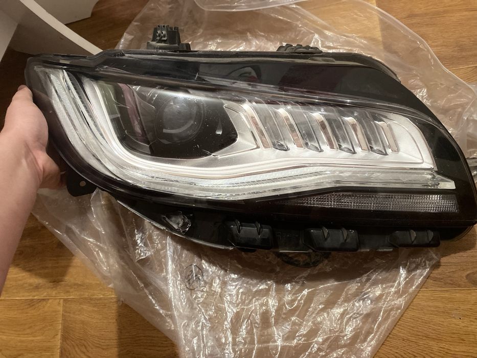 Права фара Lincoln MKZ