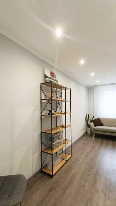 Офіс (3 кабінети). Перший поверх. Світло. Метро Звіринецька 2 хвилини.