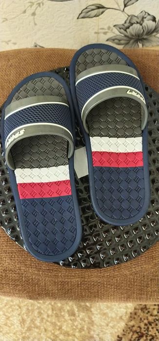 Шльопанці пляжні