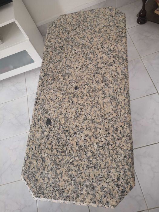 Venda de mesa em granito