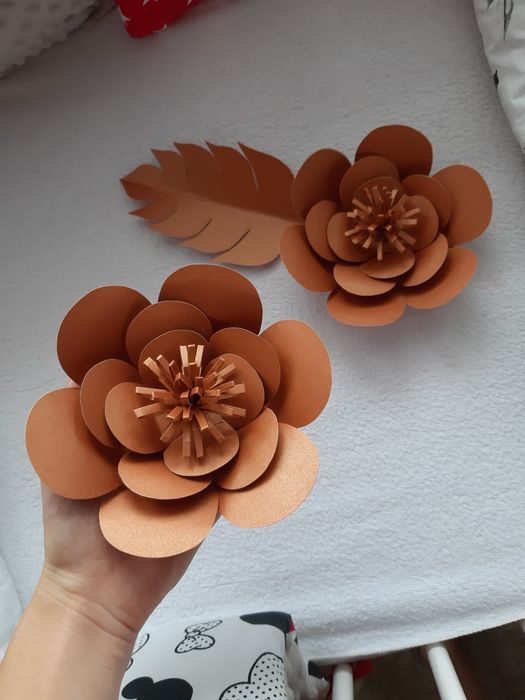 Ozdoba kwiaty kwiatki 3D ścianka tło za Parą Młodą ozdoba na samochód