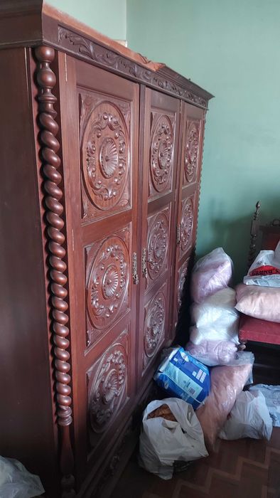 Mobilia antiga, vendo.a bom preço