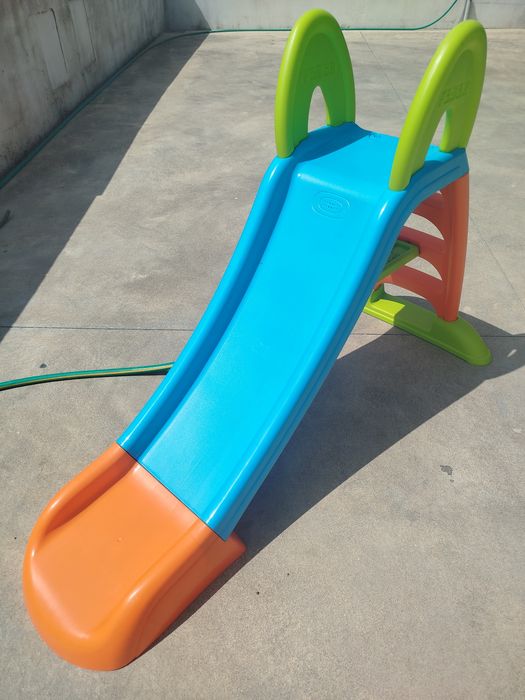 Escorrega Infantil de água