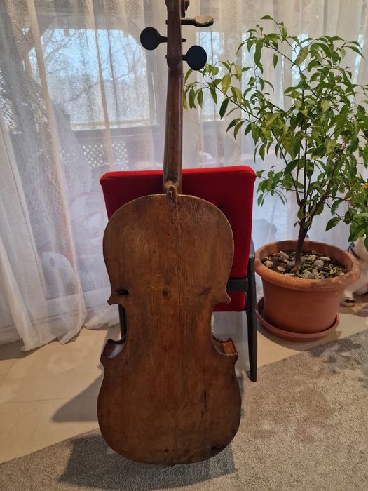 Віолончель для декора