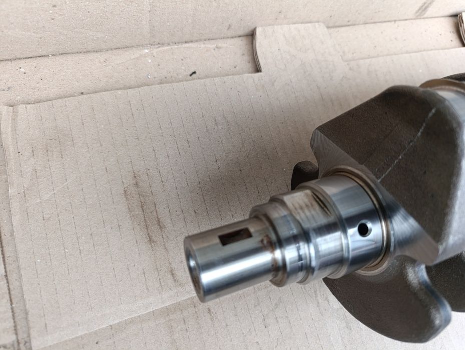 Колінвал коленвал 1.6 HDI 307 5008 207 Berlingo c4 c5 expert