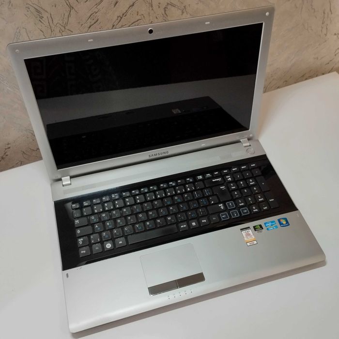 Ноутбук Samsung RV720 | 17.3 дм | Core i5-2410M | видео 1гб | 8/750 гб