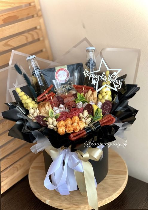 Букети з цукерок Смачні подарунки Чоловічі букети До дня закоханих