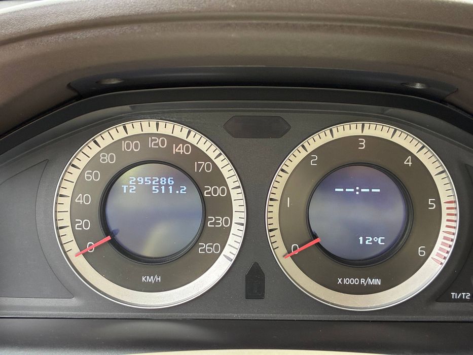 Продам Volvo XC60 2.4 дизель автомат 4wd
