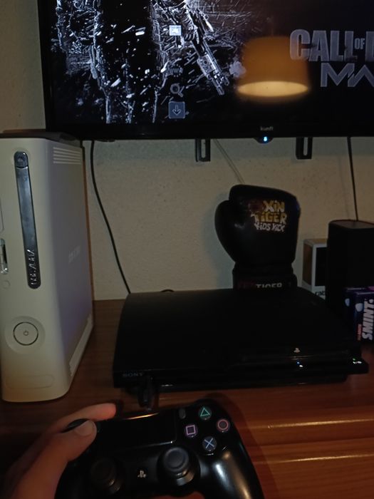Vendo PS3 slim desbloqueada 256gb