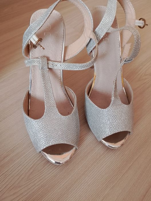 Buty błyszczące 38