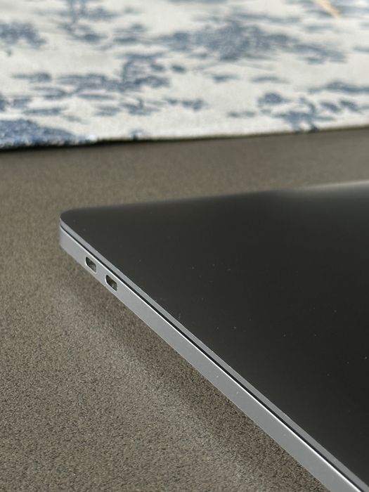 Macbook Pro 512GB 2022 M2 8gb