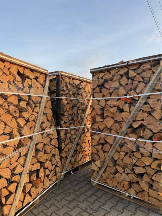 Drewno opalowe kominkowe transport ukladane buk opal