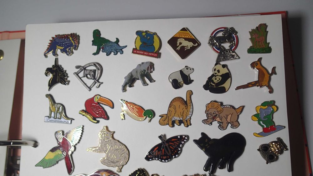 Pins antigos Cinema rádio, Tv, Jornais e animais