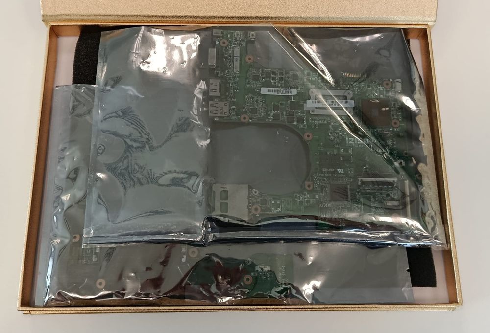 Portátil ASUS eee PC 1215N e 2 motherboards 1215B para peças