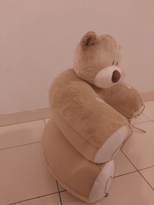 Sofá/banco para bebés se sentarem.
