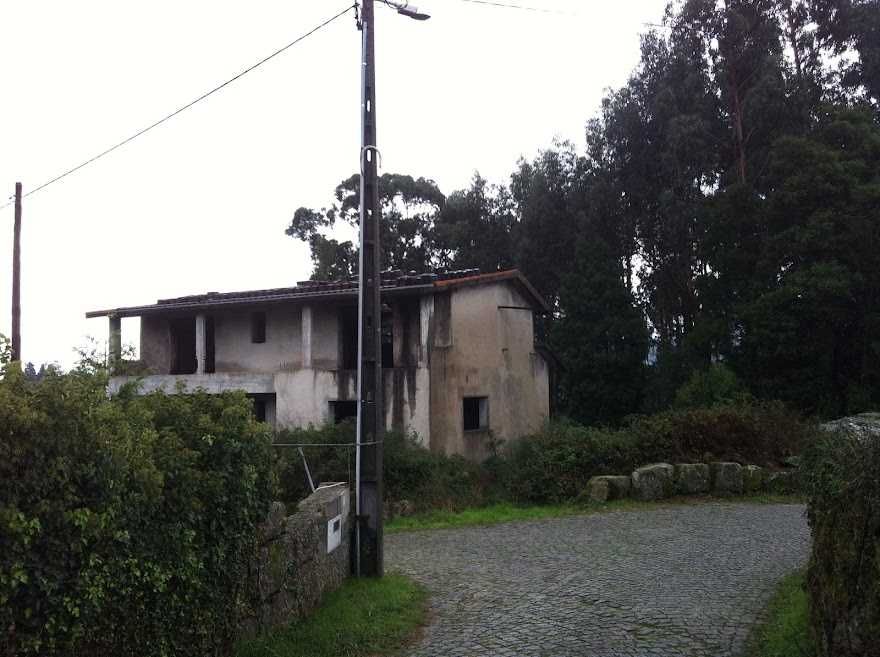 moradia t4 em construcao em lugar de folgosa  parada de todeia