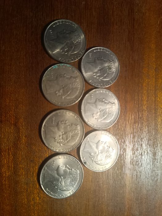 Moedas de  25 escudos de 1977