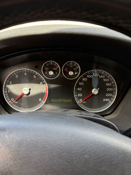 Vendo Ford Focus 1.4 I