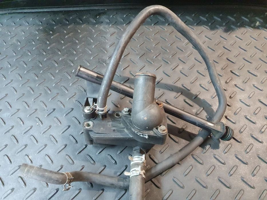 OBUDOWA TERMOSTATU FORD FOCUS MONDEO 1.8 TDCI 2S4Q8594AB