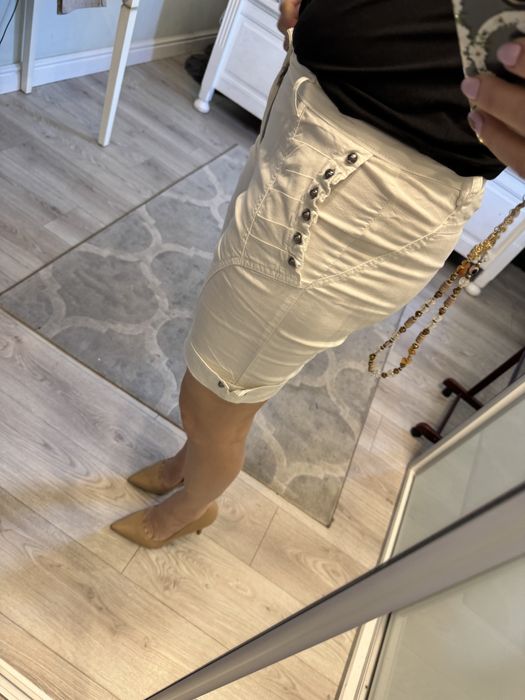Biale szorty z dżetami
