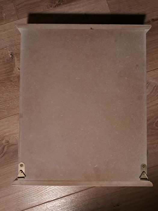 Drewniana skrzynka na klucze z motywem kota