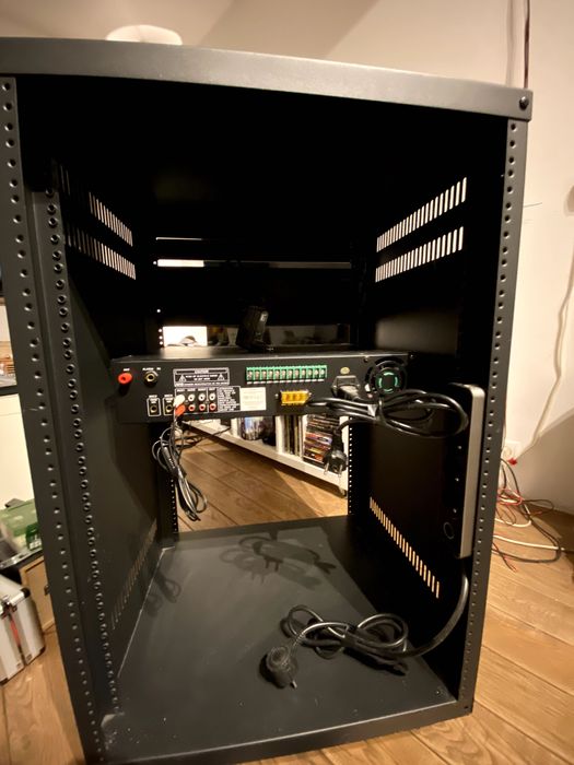 Wzmacniacz radiowęzłowy MRS 150W, Sterownik DMX LIGHT4ME, Szafa RACK19