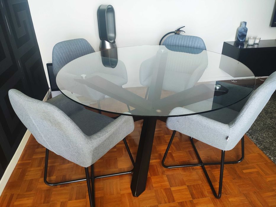 Mesa de Sala de Jantar — Mesa Redonda em Vidro