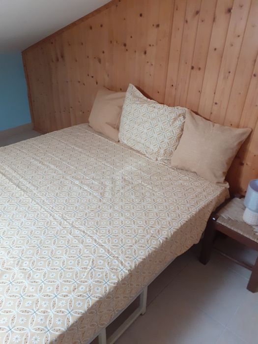 Cama baixa com colchão