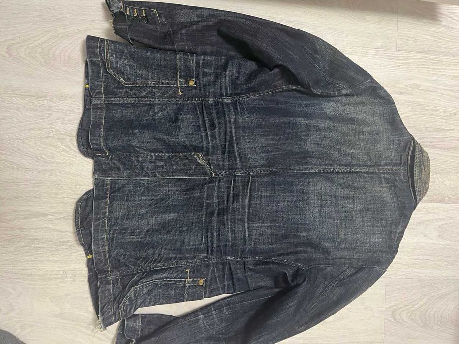 Джинсовий піджак виробництво Італія.