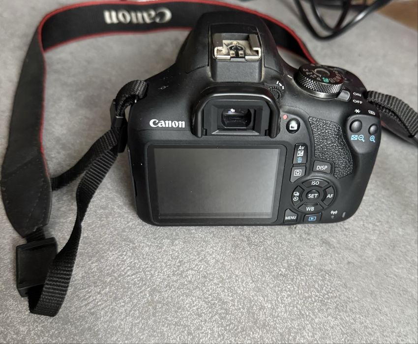 Aparat Canon 2000D
