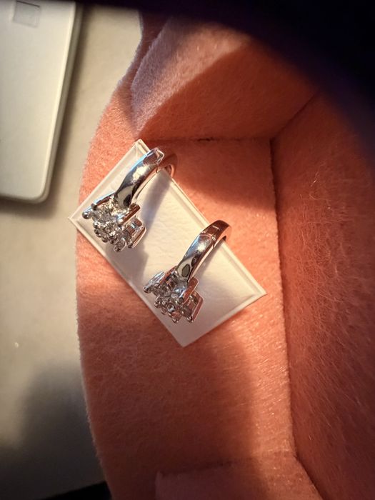 Par de brincos em prata.