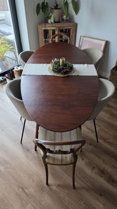 Mesa oval de sala de jantar