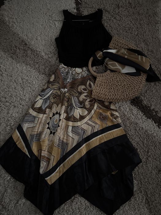 Нарядное платье с чашечками