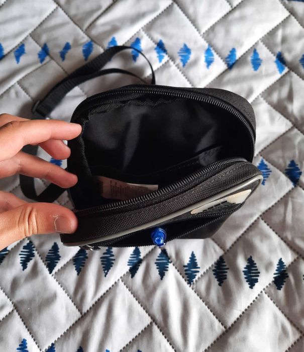 Bolsa preta da marca Adidas